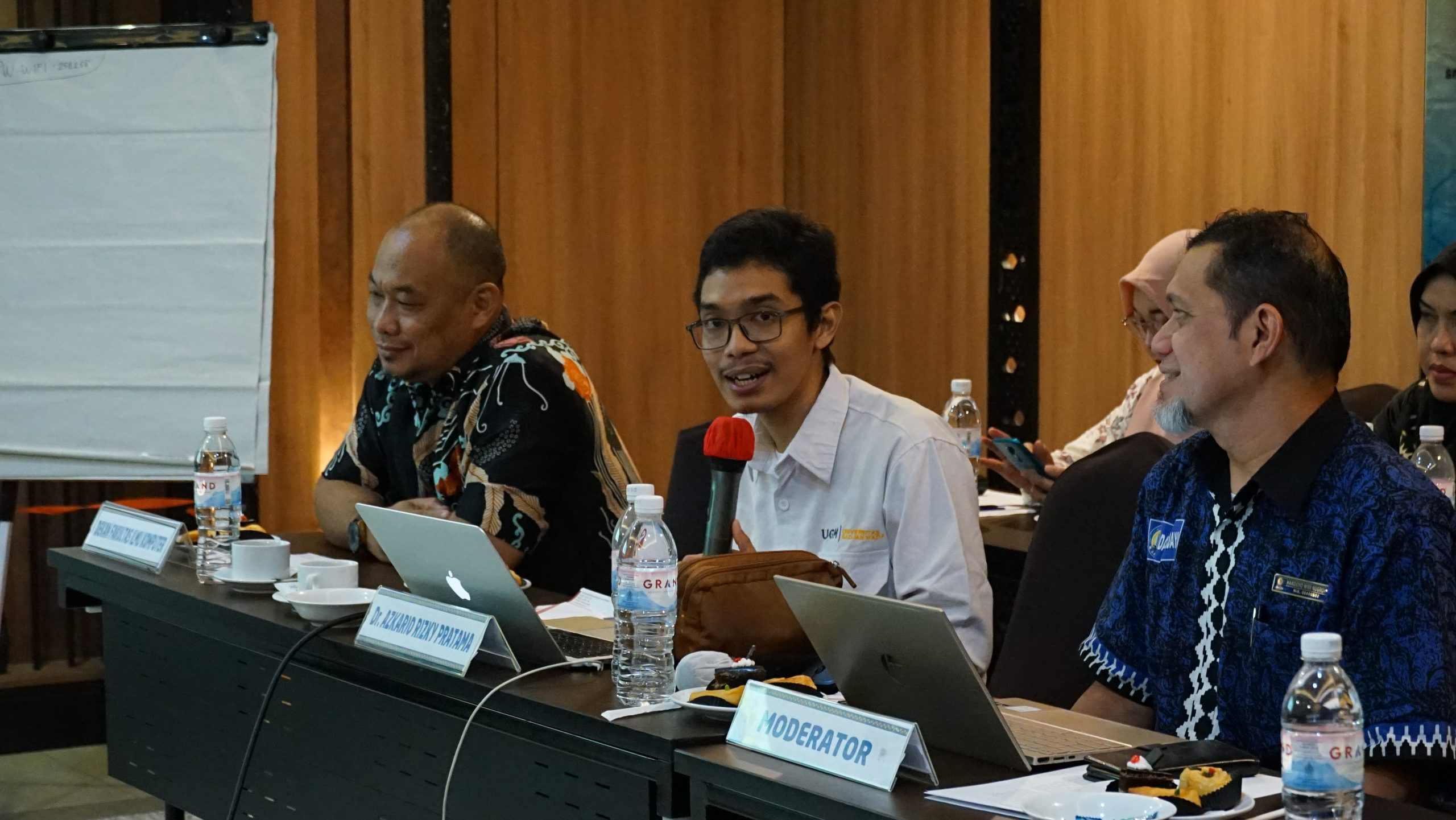 Prodi Sistem Informasi IIB Darmajaya Gelar FGD Kurikulum, Dr. Azkario: OBE Miliki Tujuan Mulia Prodi Sistem Informasi IIB Darmajaya Gelar FGD Kurikulum, Dr. Azkario: OBE Miliki Tujuan Mulia