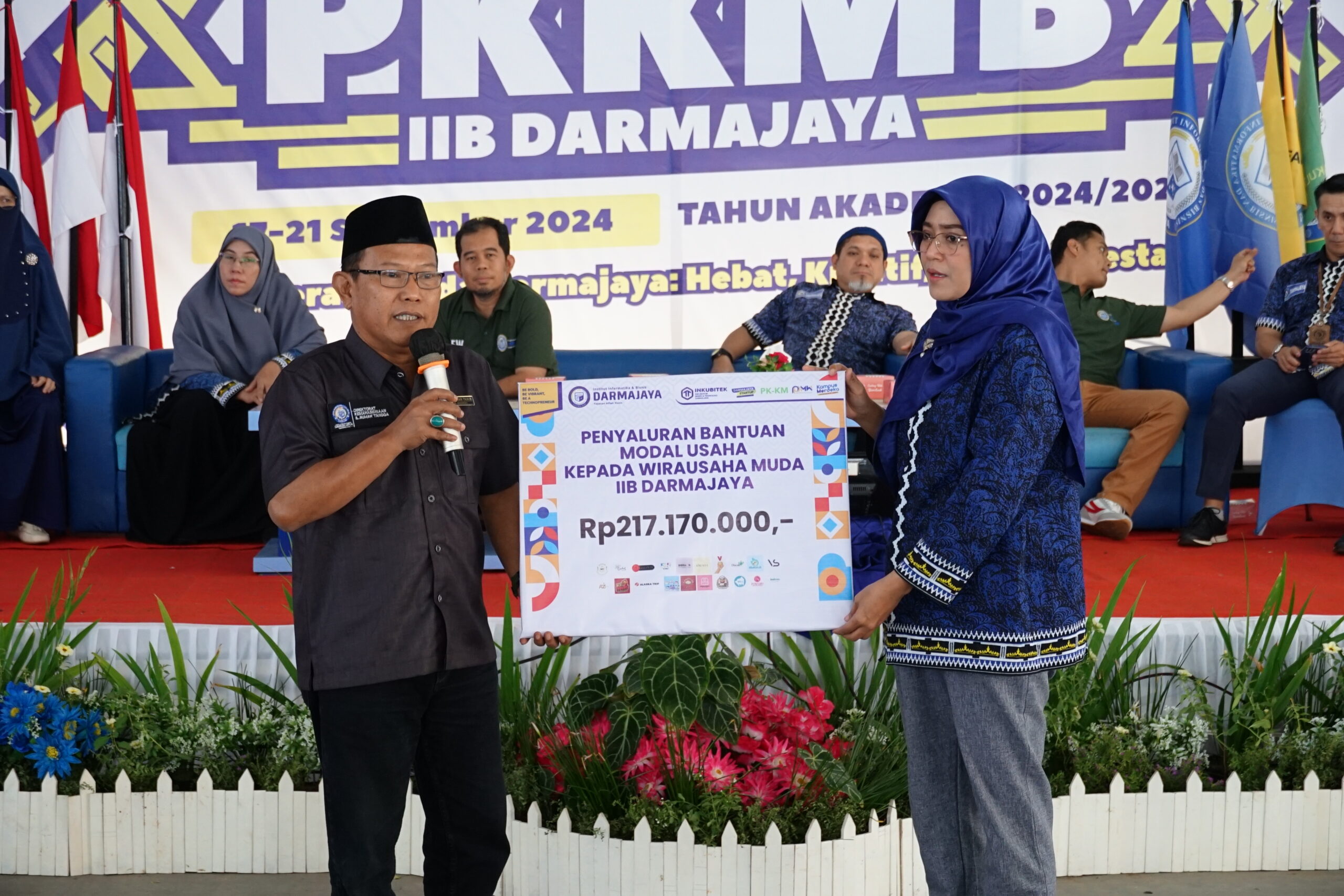 Kisah Sukses Mahasiswa Darmajaya: Terima Bantuan Modal Usaha Rp10 Juta, Siap Jadi Pengusaha Nasional! Kisah Sukses Mahasiswa Darmajaya: Terima Bantuan Modal Usaha Rp10 Juta, Siap Jadi Pengusaha Nasional!