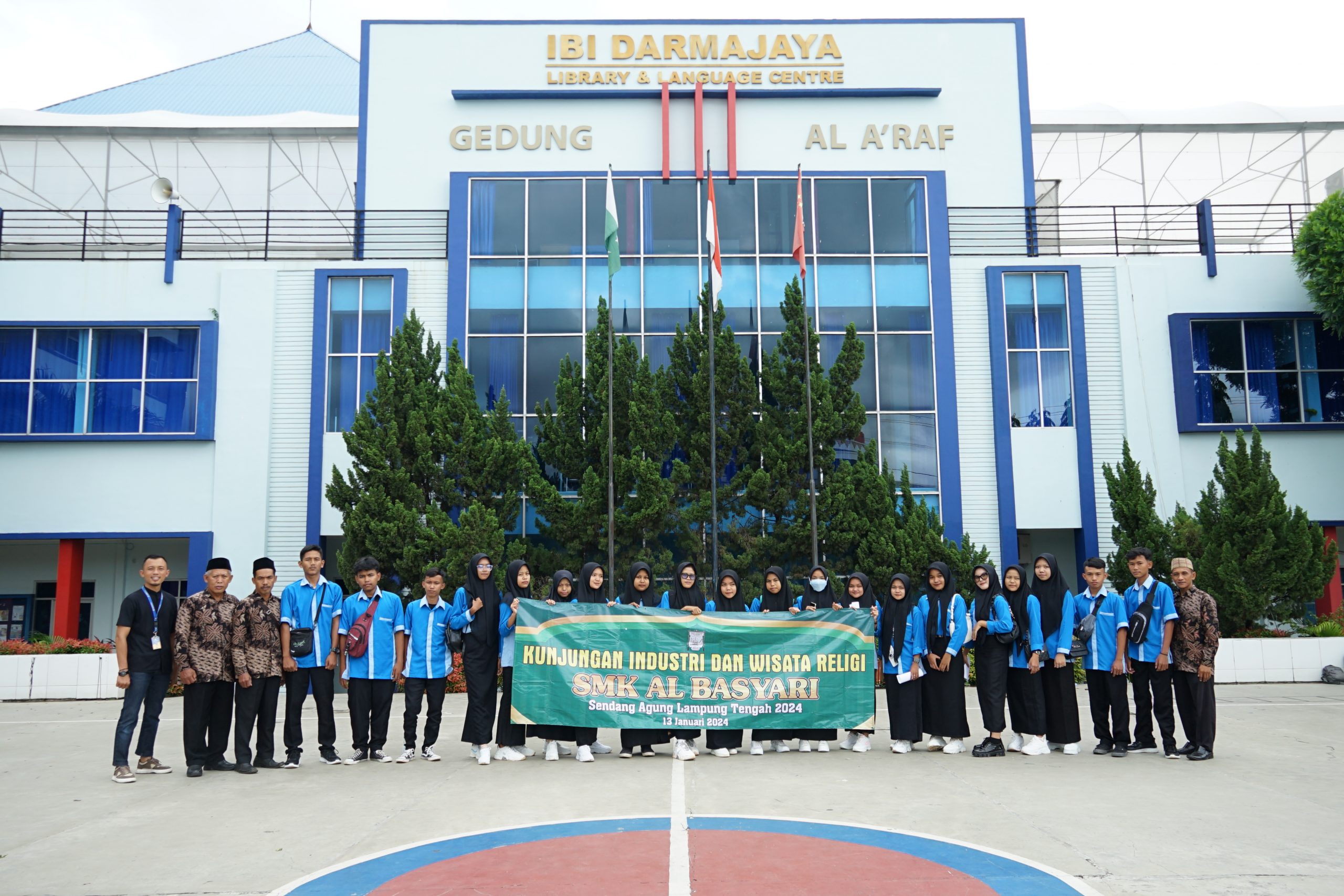 SMK Al-Basyari Kunjungan ke Darmajaya Belajar IoT dan Jalin MoU SMK Al-Basyari Kunjungan ke Darmajaya Belajar IoT dan Jalin MoU