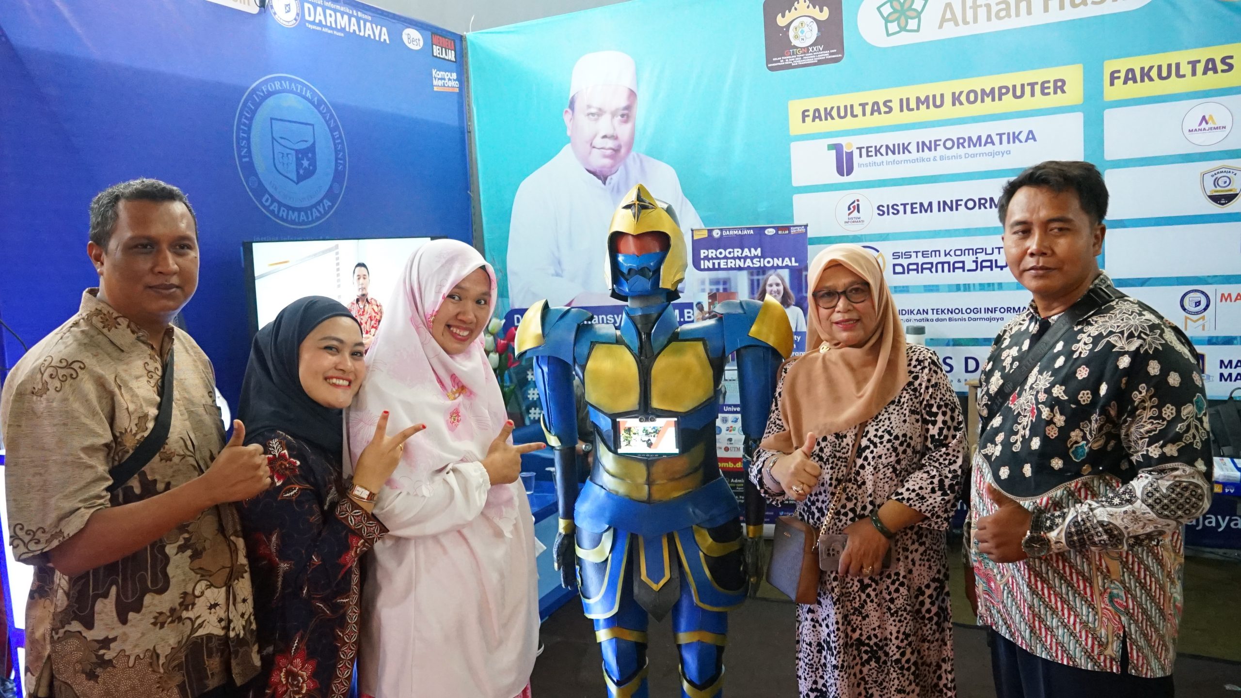 Pamerkan Hasil Karya Mahasiswa Prodi Sistem Komputer di GTTGN XXIV, Stand IIB Darmajaya Dipuji Menteri Pamerkan Hasil Karya Mahasiswa Prodi Sistem Komputer di GTTGN XXIV, Stand IIB Darmajaya Dipuji Menteri