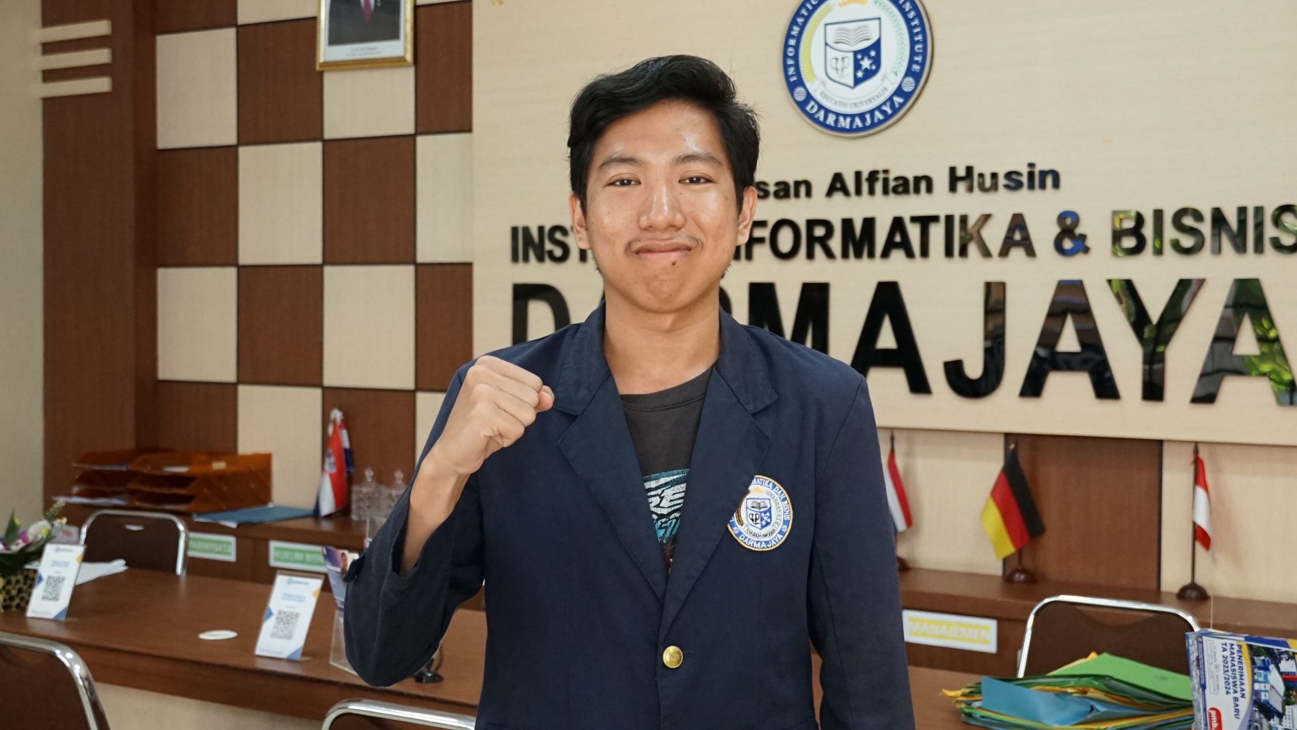 Mahasiswa DKV Darmajaya Juara Lomba Menggambar Tingkat Nasional Mahasiswa DKV Darmajaya Juara Lomba Menggambar Tingkat Nasional