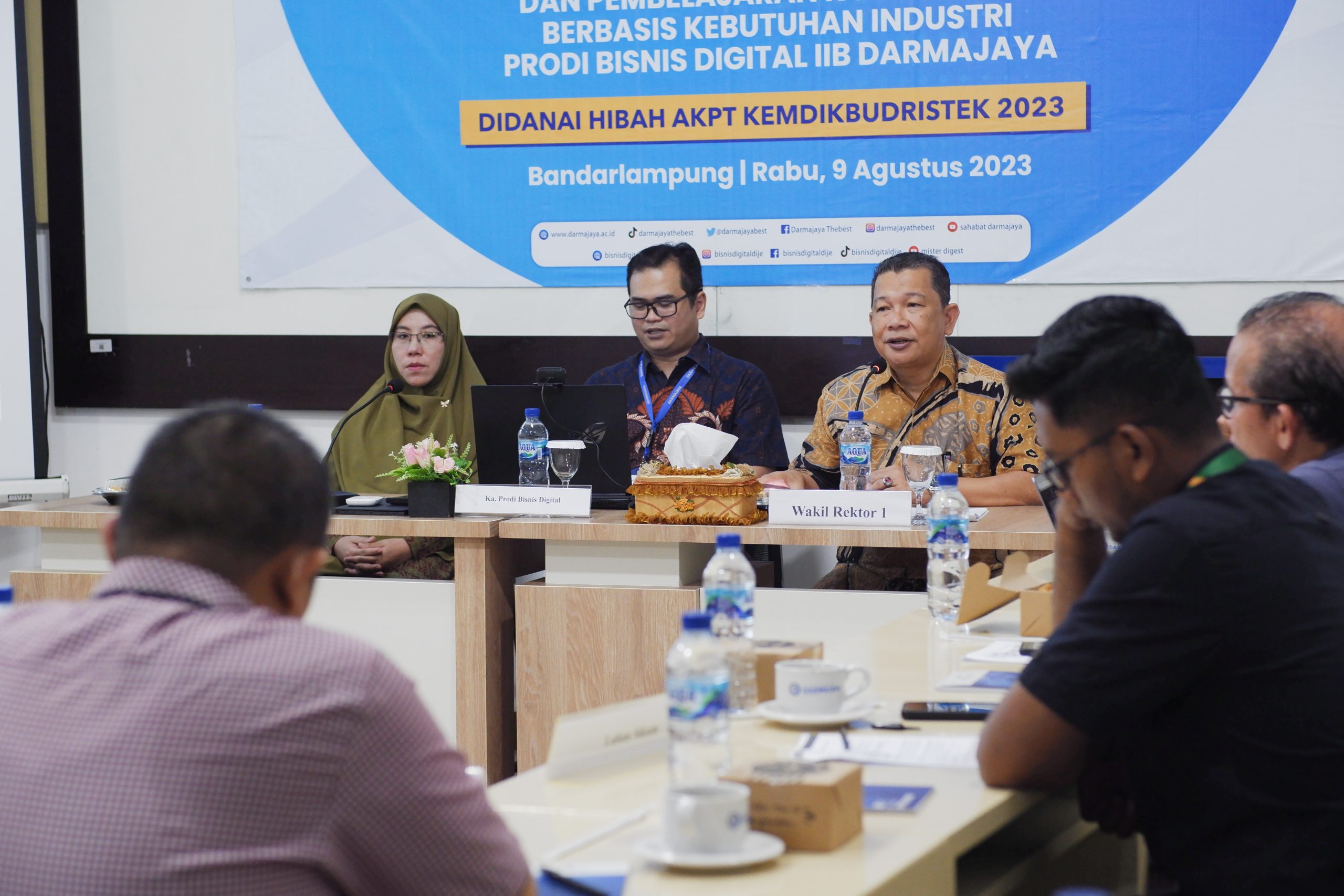 Prodi Bisnis Digital IIB Darmajaya Gelar Lokakarya Rekonstruksi Kurikulum dan Pembelajaran Kolaboratif Berbasis Industri Prodi Bisnis Digital IIB Darmajaya Gelar Lokakarya Rekonstruksi Kurikulum dan Pembelajaran Kolaboratif Berbasis Industri