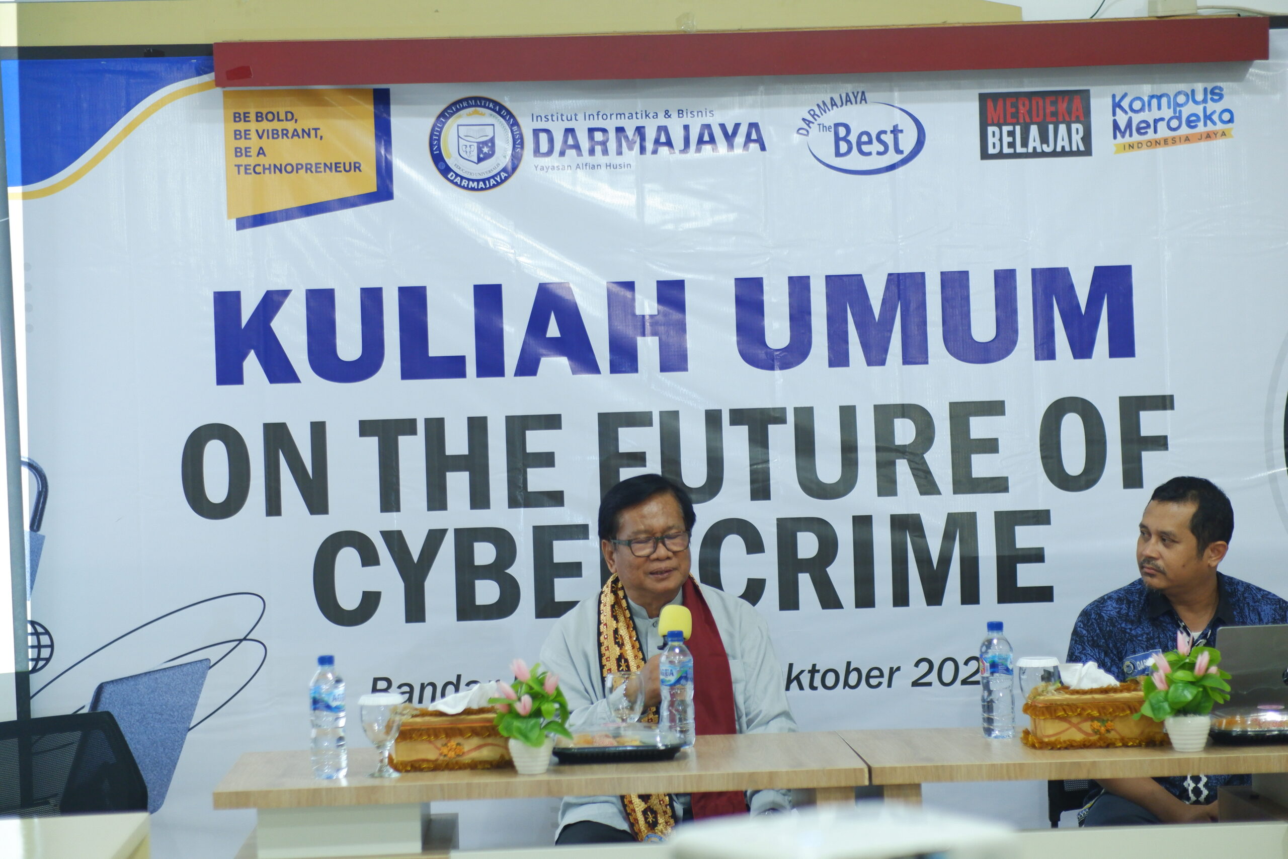 IIB Darmajaya Hadirkan Pakar Internasional Kaji Strategi Penanggulangan Kejahatan Siber di Indonesia IIB Darmajaya Hadirkan Pakar Internasional Kaji Strategi Penanggulangan Kejahatan Siber di Indonesia