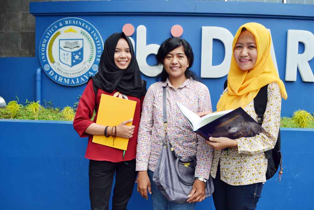Tiga Mahasiswa STIE Perbanas Kuliah Satu Semester di Darmajaya Tiga Mahasiswa STIE Perbanas Kuliah Satu Semester di Darmajaya