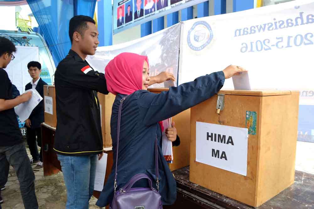 Ribuan Mahasiswa Darmajaya Gunakan Hak Suara Ribuan Mahasiswa Darmajaya Gunakan Hak Suara
