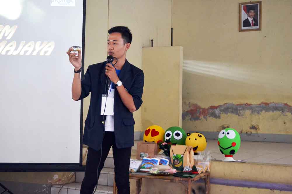 Kadis Kominfo Pringsewu Apresiasi Produk Ekonomi Kreatif Mahasiswa PKPM Darmajaya Kadis Kominfo Pringsewu Apresiasi Produk Ekonomi Kreatif Mahasiswa PKPM Darmajaya
