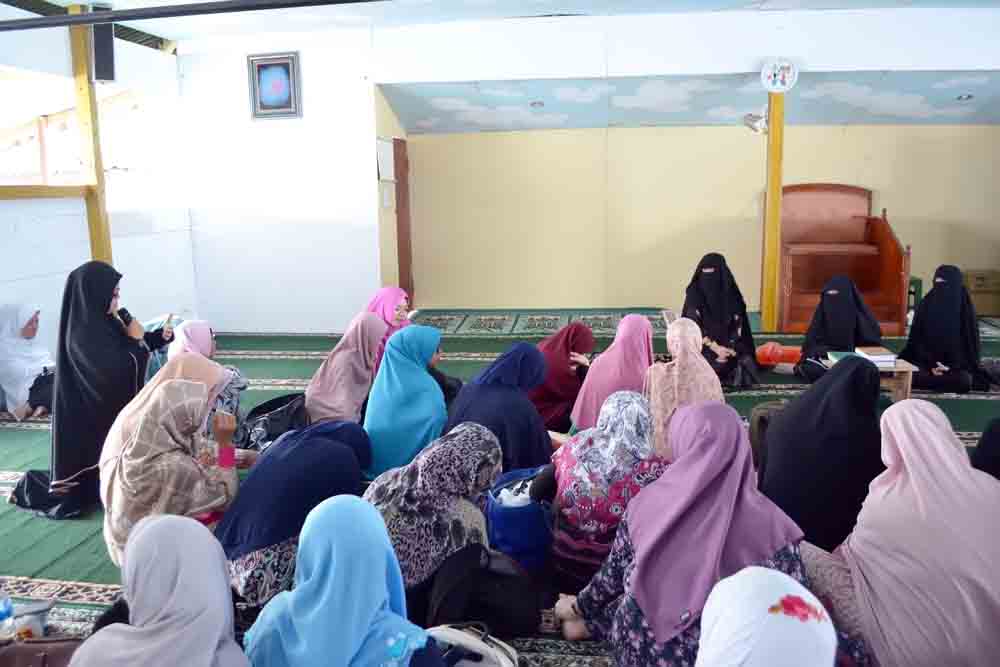 Muslimah Darmajaya Beritikaf di Masjid Terapung Al-Aminah Muslimah Darmajaya Beritikaf di Masjid Terapung Al-Aminah