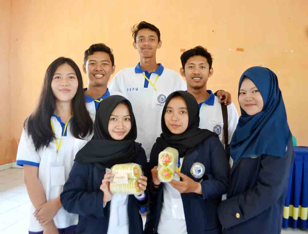 Mahasiswa PKPM Darmajaya di Lamteng Kreasikan Rainbow Goyang Mahasiswa PKPM Darmajaya di Lamteng Kreasikan Rainbow Goyang