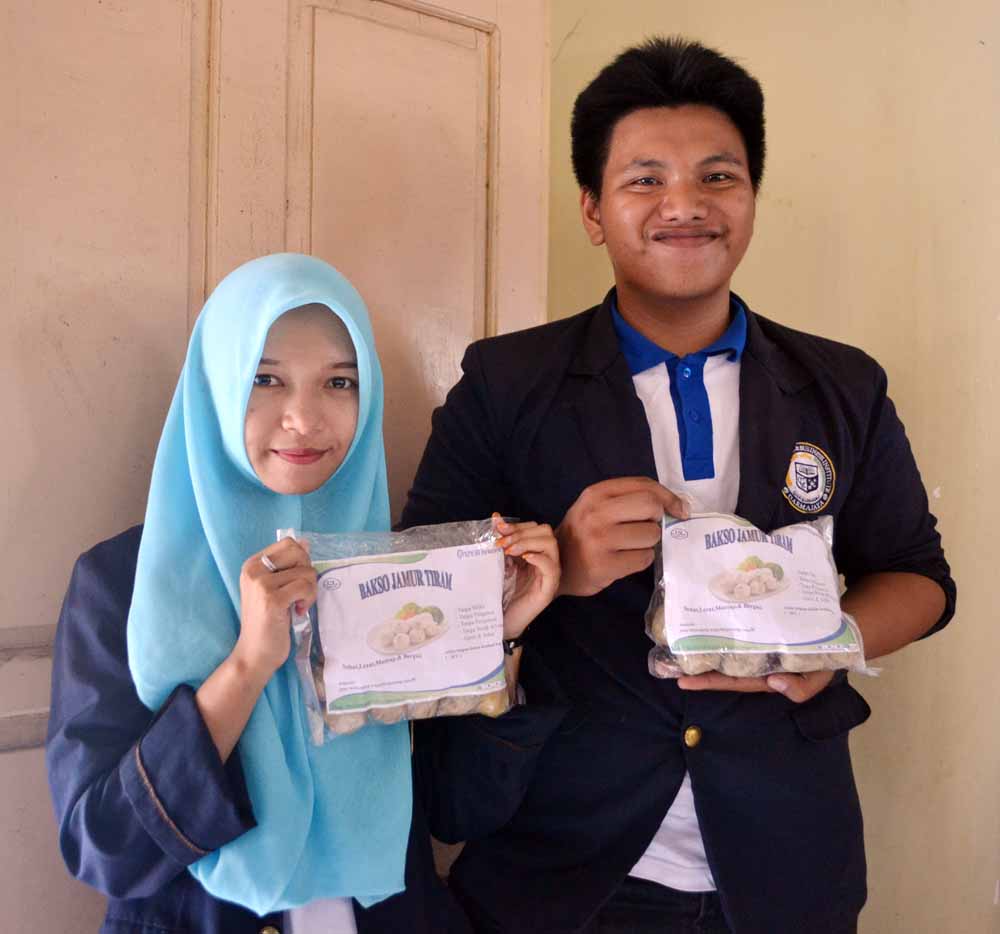 Mahasiswa PKPM Darmajaya Ajak Warga Berwirausaha Bakso Jamur Tiram Mahasiswa PKPM Darmajaya Ajak Warga Berwirausaha Bakso Jamur Tiram