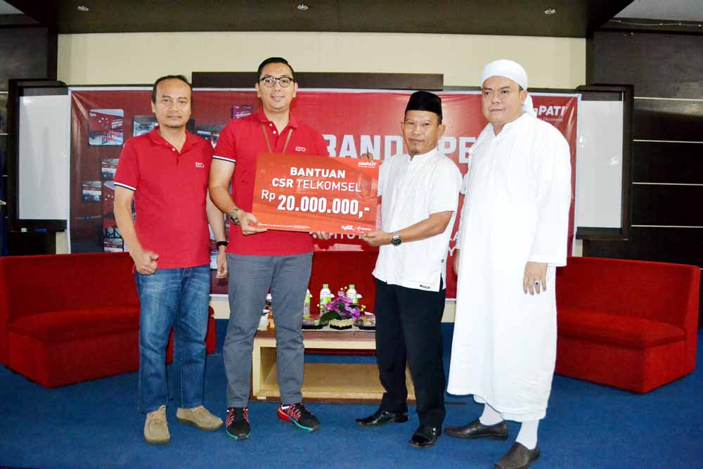 Telkomsel Salurkan CSR Broadband Corner Darmajaya Telkomsel Salurkan CSR Broadband Corner Darmajaya