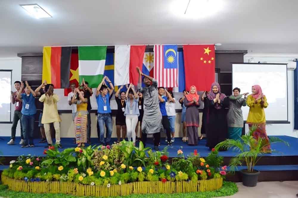 Summer Programe Darmajaya Satu-Satunya Di Sumatera Yang Sukses Hadirkan 24 Mahasiswa Asing Asal 7 Negara Summer Programe Darmajaya Satu-Satunya Di Sumatera Yang Sukses Hadirkan 24 Mahasiswa Asing Asal 7 Negara
