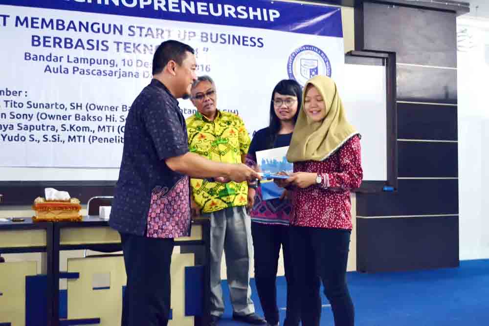 Owner Balai Pengobatan Kosasih Ajak Mahasiswa Darmajaya Manfaatkan IT Untuk Kembangkan Bisnis Owner Balai Pengobatan Kosasih Ajak Mahasiswa Darmajaya Manfaatkan IT Untuk Kembangkan Bisnis