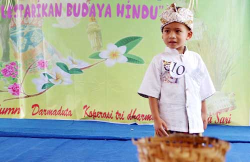 Tari Merak Angelo Bawa Pasraman Dewi Saraswati Juarai Lomba Tari Bali Perade Budaya Darmajaya Tari Merak Angelo Bawa Pasraman Dewi Saraswati Juarai Lomba Tari Bali Perade Budaya Darmajaya