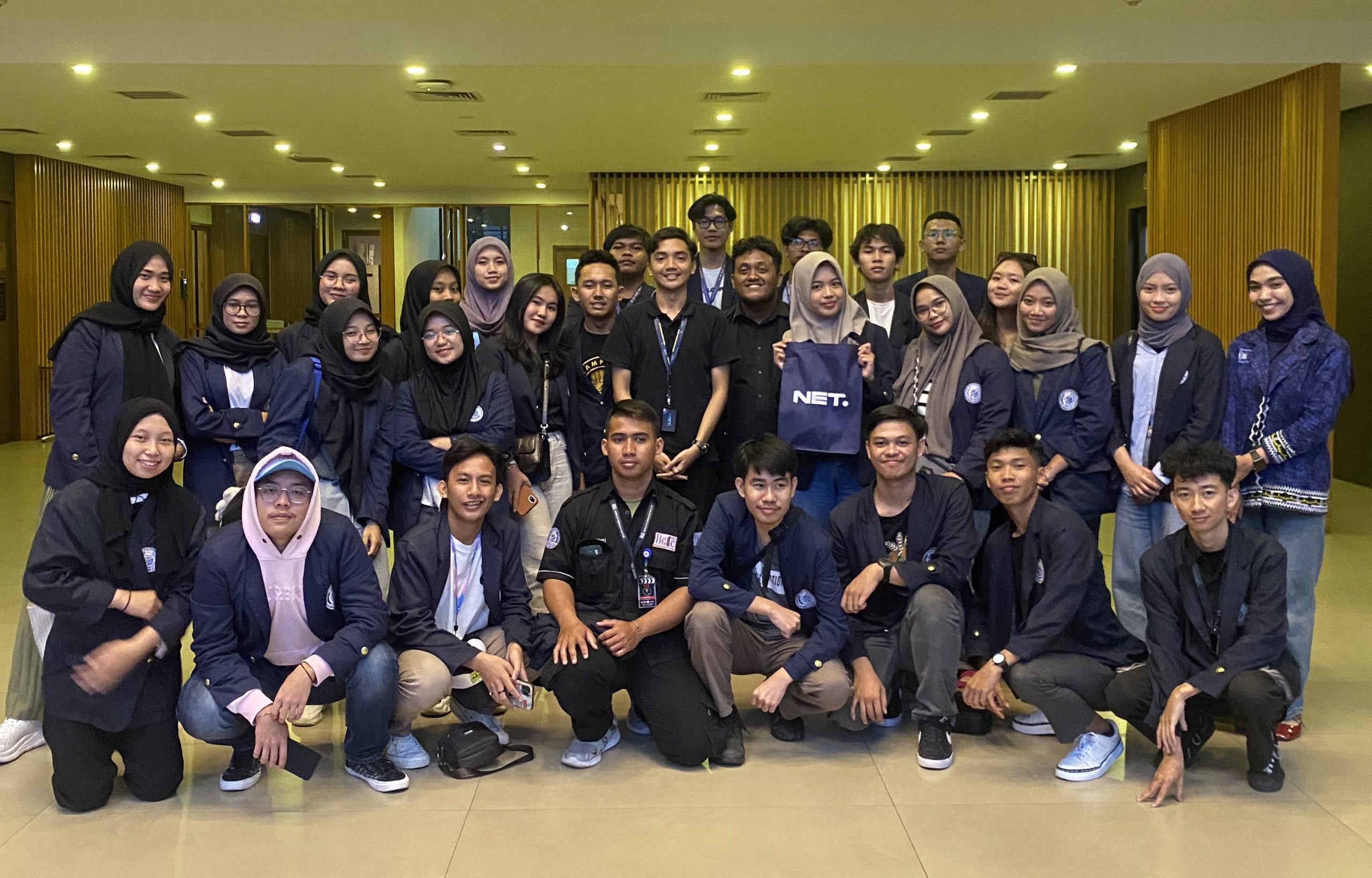 Mampir Net TV, Rombongan Mahasiswa Darmajaya Lihat SitKom “Main Hakim Sendiri” Mampir Net TV, Rombongan Mahasiswa Darmajaya Lihat SitKom “Main Hakim Sendiri”