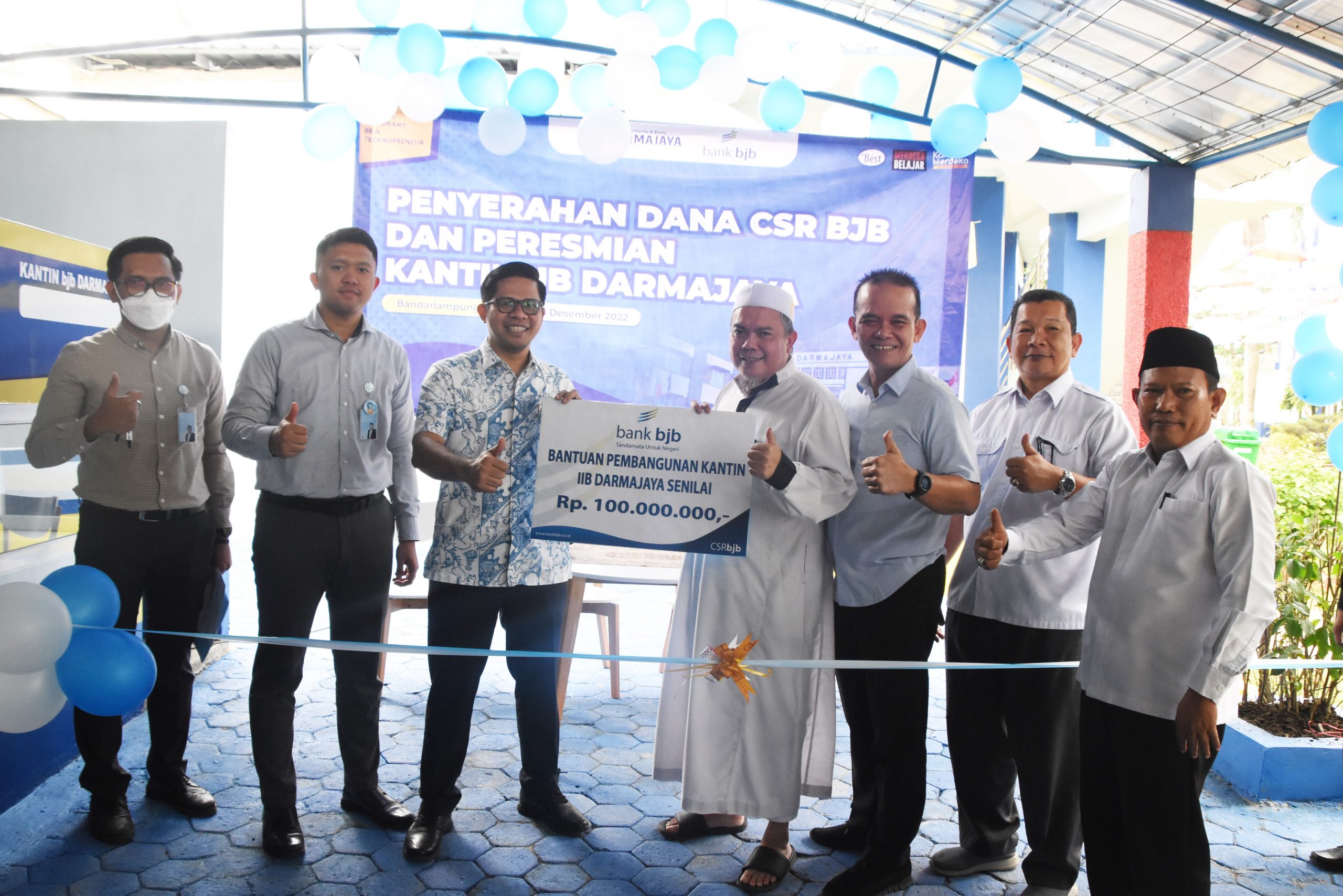 Pimpinan Bank BJB Bandarlampung Serahkan CSR Pembangunan Kantin di IIB Darmajaya Pimpinan Bank BJB Bandarlampung Serahkan CSR Pembangunan Kantin di IIB Darmajaya