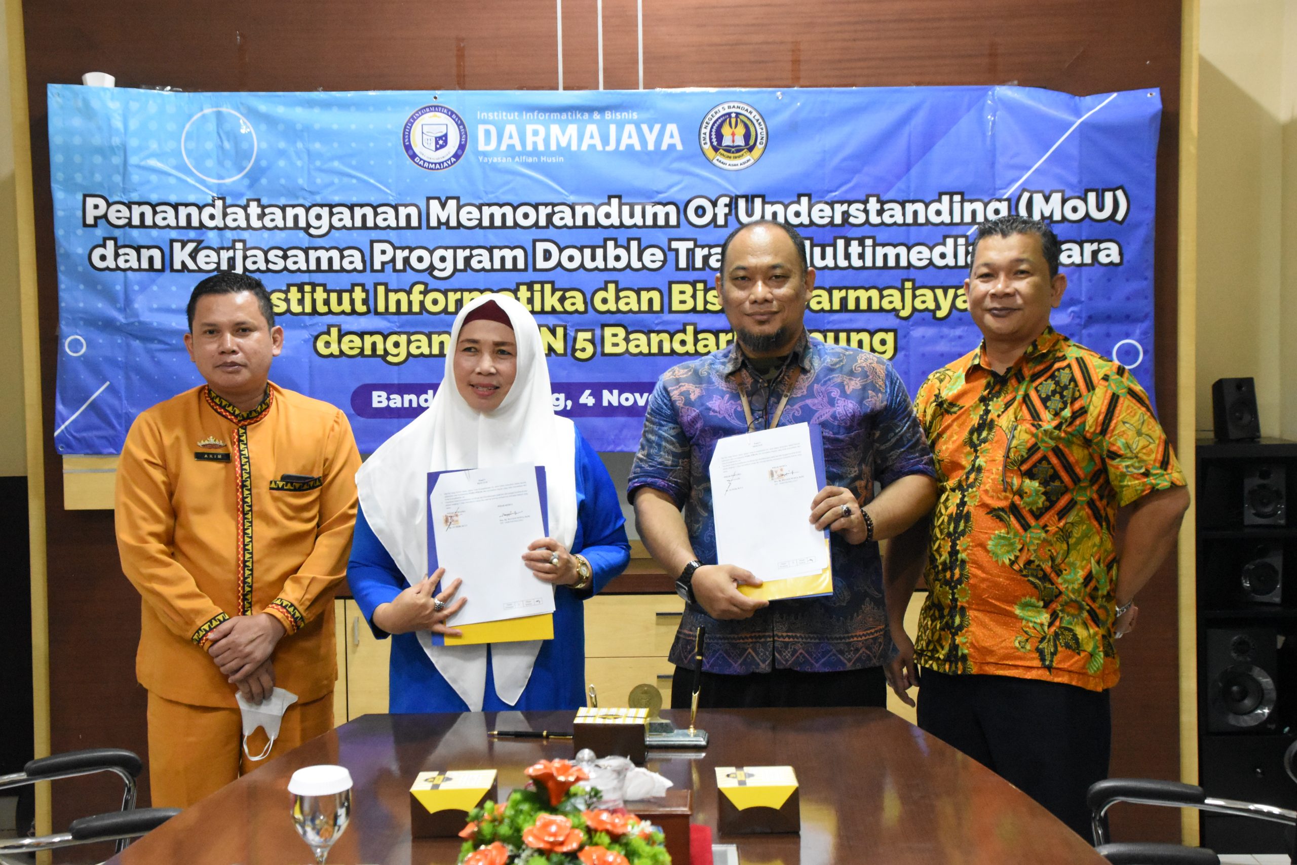 Pilih IIB Darmajaya untuk Program Double Track Multimedia, ini Alasan SMAN 5 Bandarlampung Pilih IIB Darmajaya untuk Program Double Track Multimedia, ini Alasan SMAN 5 Bandarlampung