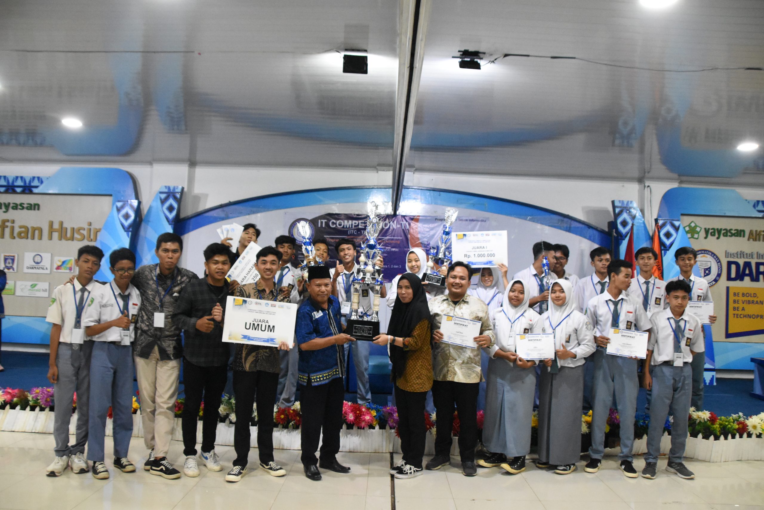 SMK Pelita Pesawaran Juara Umum IT Competition 2023 Prodi Teknik Informatika IIB Darmajaya SMK Pelita Pesawaran Juara Umum IT Competition 2023 Prodi Teknik Informatika IIB Darmajaya