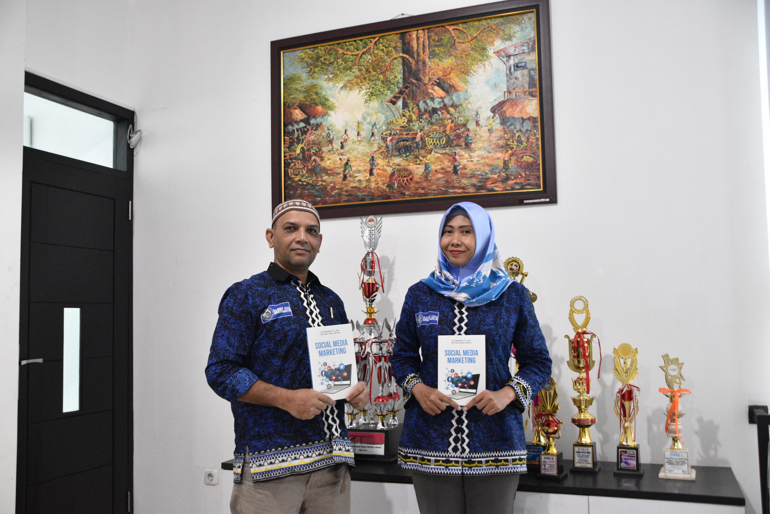 Temukan Rahasia Sukses di Buku “Social Media Marketing” Karya Dosen Darmajaya Temukan Rahasia Sukses di Buku “Social Media Marketing” Karya Dosen Darmajaya