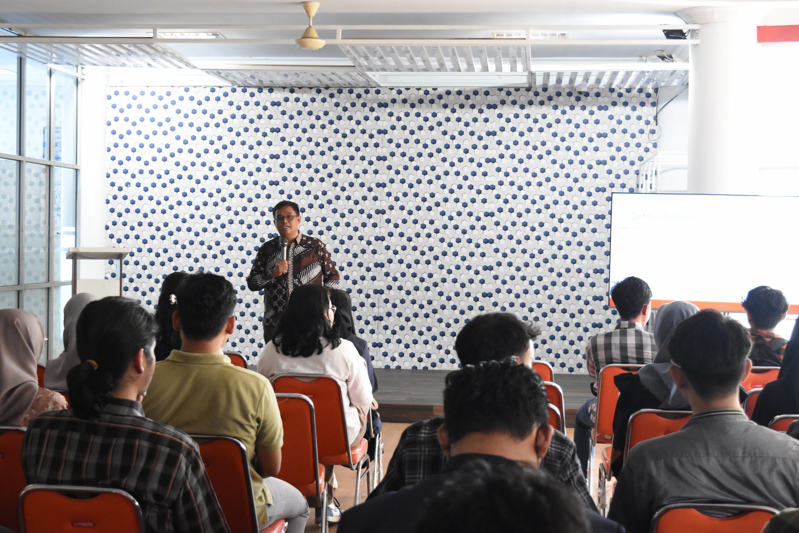 Kuliah Umum IIB Darmajaya-UPN Veteran Yogyakarta: Data Science dan IoT Permudah Pengembangan Bisnis Kuliah Umum IIB Darmajaya-UPN Veteran Yogyakarta: Data Science dan IoT Permudah Pengembangan Bisnis