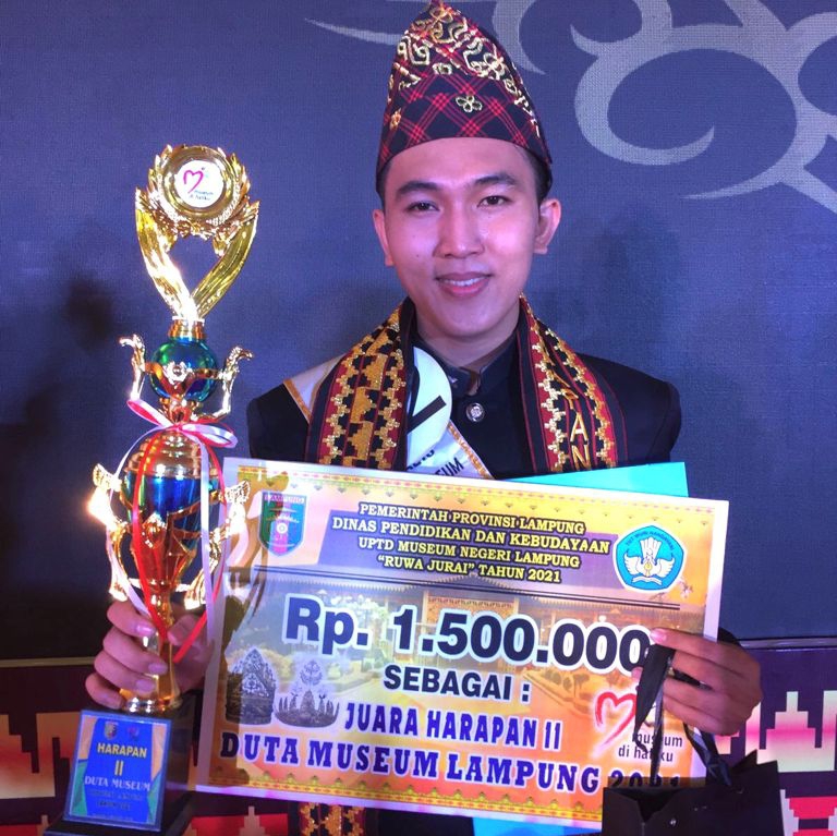 Riki Okta Saputra Raih Juara Duta Museum Lampung 2021 Riki Okta Saputra Raih Juara Duta Museum Lampung 2021