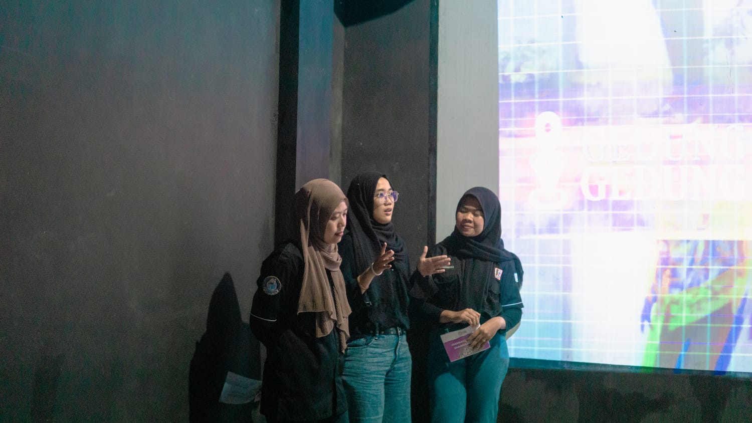 Putar Dua Film dalam Bioskop Mini, UKM DCFC Apresiasi Karya Sineas Lampung Putar Dua Film dalam Bioskop Mini, UKM DCFC Apresiasi Karya Sineas Lampung