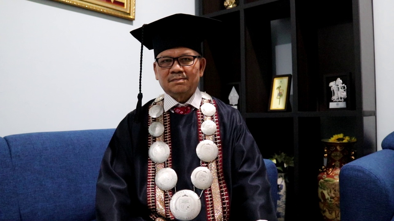 Prof Anuar Sanusi Dikukuhkan Sebagai Guru Besar Pertama IIB Darmajaya Prof Anuar Sanusi Dikukuhkan Sebagai Guru Besar Pertama IIB Darmajaya