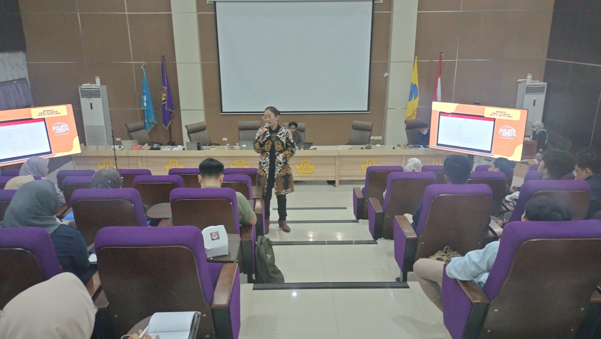 Sekretaris Prodi Bisnis Digital Darmajaya Jadi Pengajar Digital Entrepreneurship Academy di Unila Sekretaris Prodi Bisnis Digital Darmajaya Jadi Pengajar Digital Entrepreneurship Academy di Unila