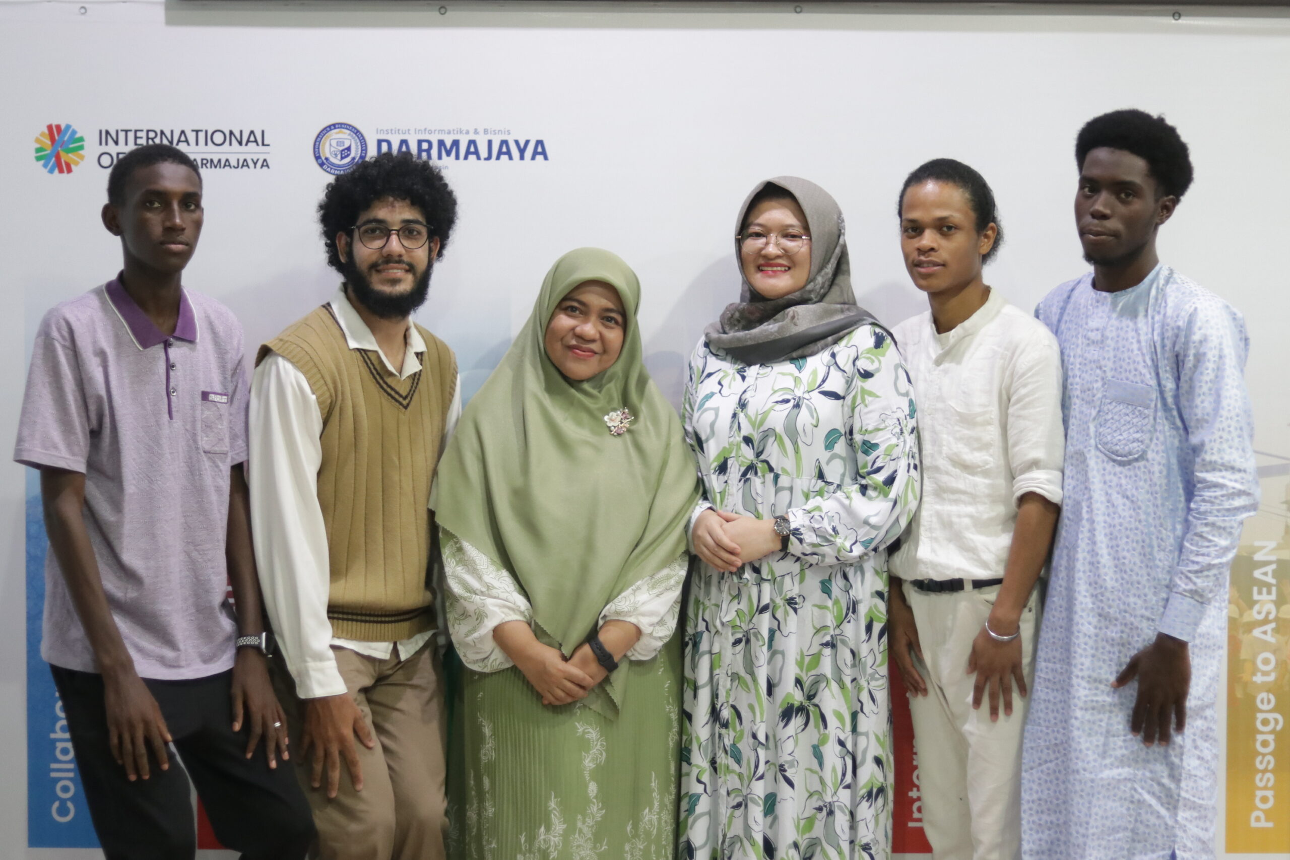 Kampus Internasional: Temukan Teman Baru dari Berbagai Negara di IIB Darmajaya! Kampus Internasional: Temukan Teman Baru dari Berbagai Negara di IIB Darmajaya!