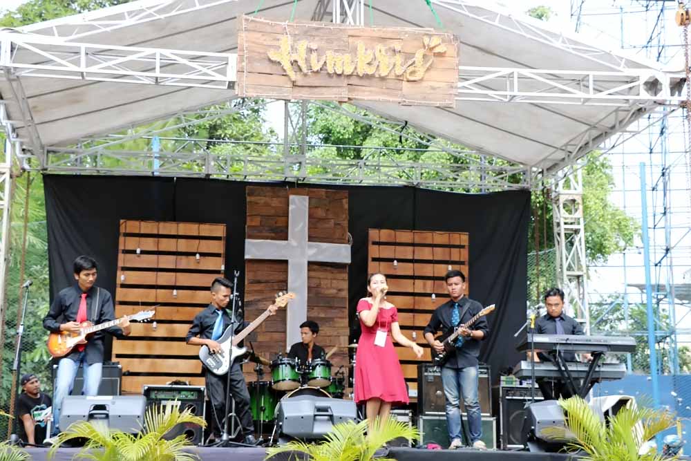 UKM Kristen Darmajaya Helat Festival Band Rohani UKM Kristen Darmajaya Helat Festival Band Rohani