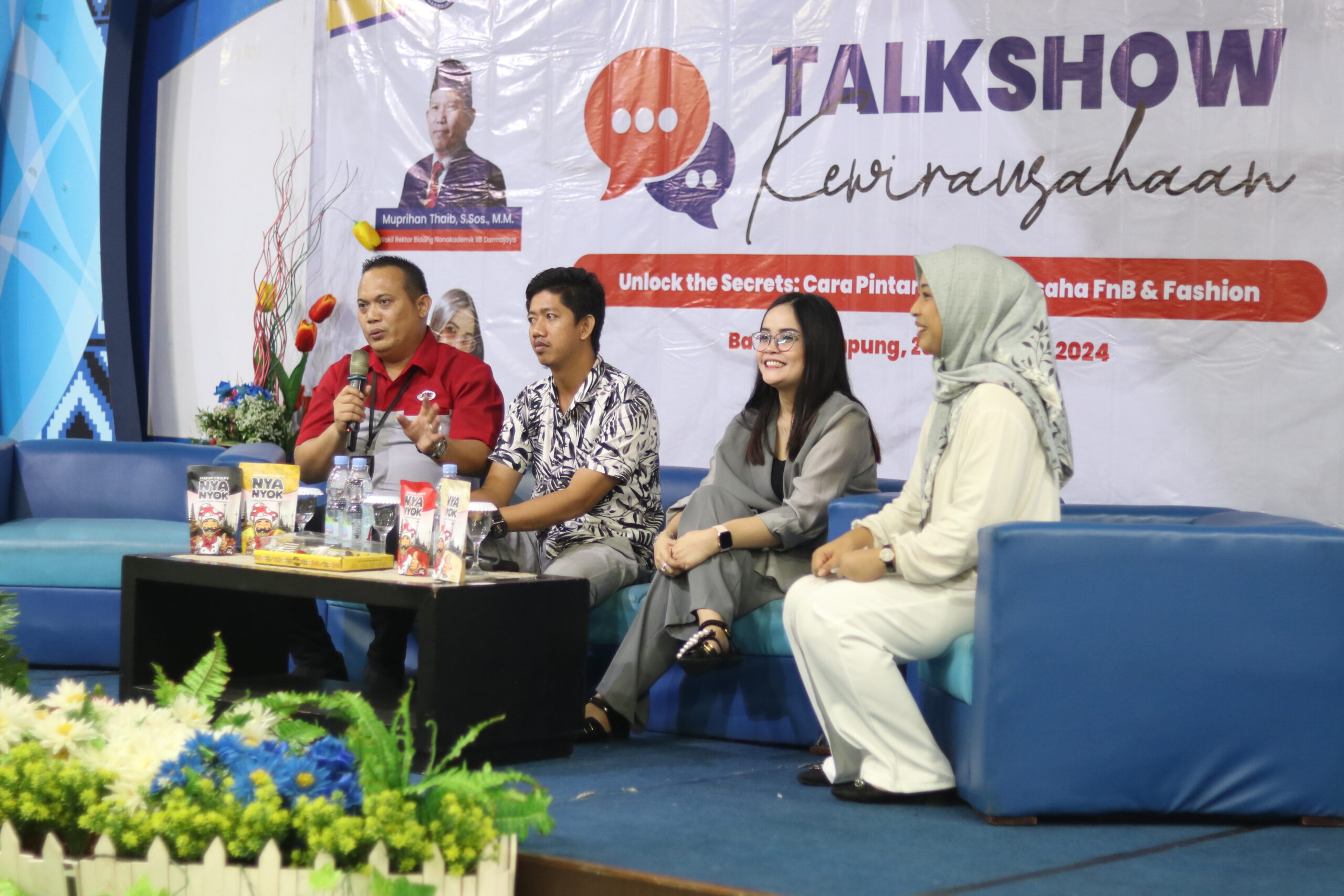 Talkshow Kewirausahaan: JNE dan Para Praktisi Buka Rahasia Sukses Bisnis di Darmajaya Talkshow Kewirausahaan: JNE dan Para Praktisi Buka Rahasia Sukses Bisnis di Darmajaya