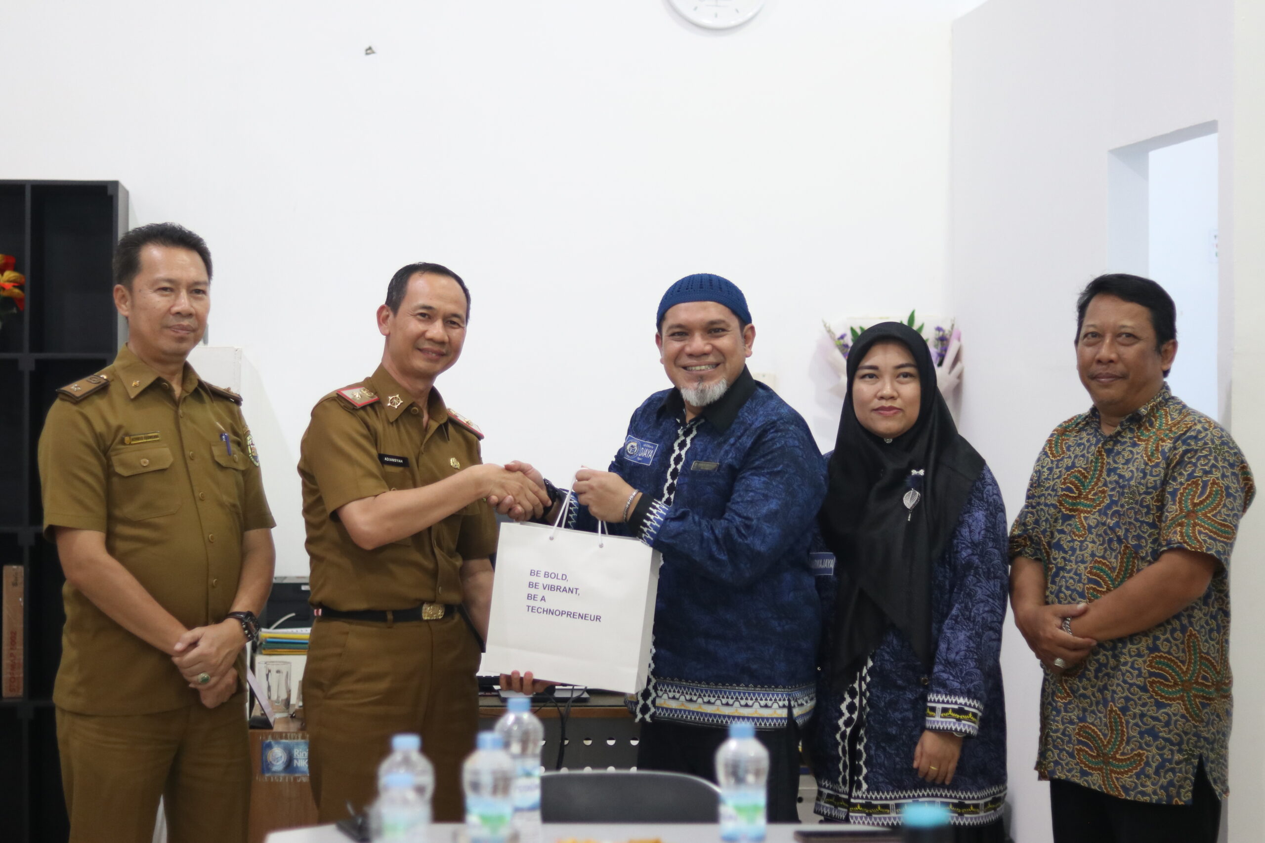 Kadis Pariwisata Bandar Lampung Ajak Mahasiswa Darmajaya Lestarikan Legenda Sumur Putri Kadis Pariwisata Bandar Lampung Ajak Mahasiswa Darmajaya Lestarikan Legenda Sumur Putri