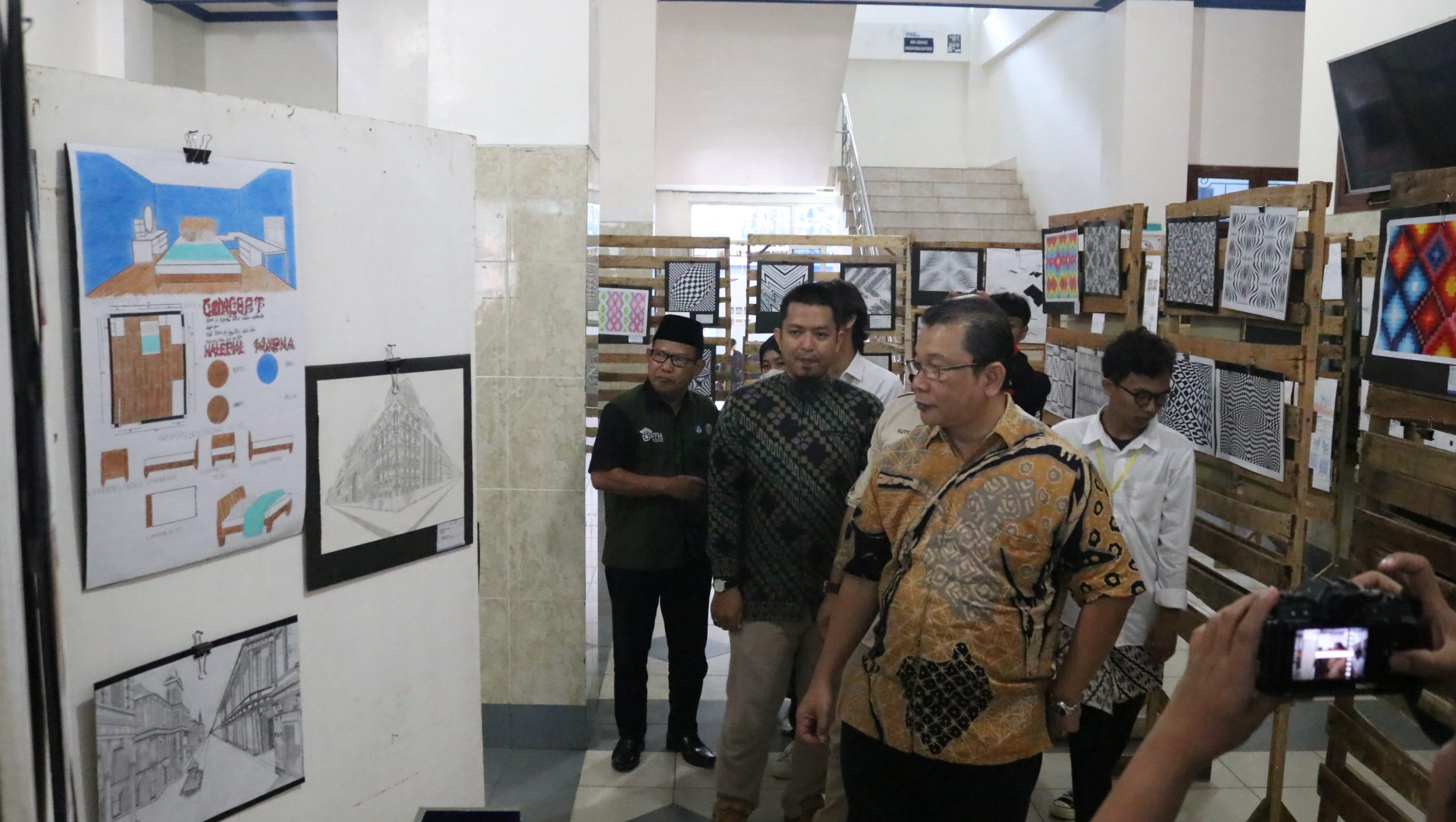 Keren Nih! Angkatan 2023 Prodi DKV dan Desain Interior Darmajaya Pamerkan Hasil Karya Keren Nih! Angkatan 2023 Prodi DKV dan Desain Interior Darmajaya Pamerkan Hasil Karya