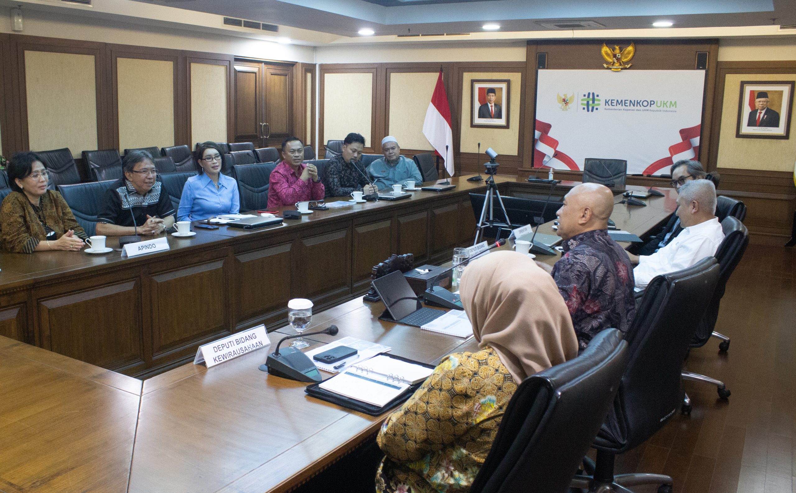 Menkop-UKM Teten Masduki Siap Support Program UMKM-Merdeka Apindo dan IIB Darmajaya Menkop-UKM Teten Masduki Siap Support Program UMKM-Merdeka Apindo dan IIB Darmajaya