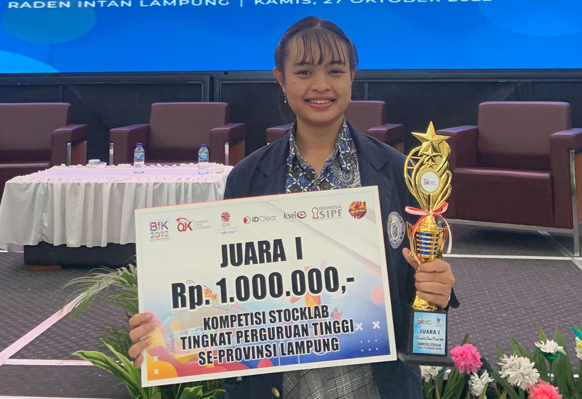 Mahasiswi Prodi Akuntansi Darmajaya Juara Kompetisi Stocklab Tingkat Perguruan Tinggi se-Lampung Mahasiswi Prodi Akuntansi Darmajaya Juara Kompetisi Stocklab Tingkat Perguruan Tinggi se-Lampung
