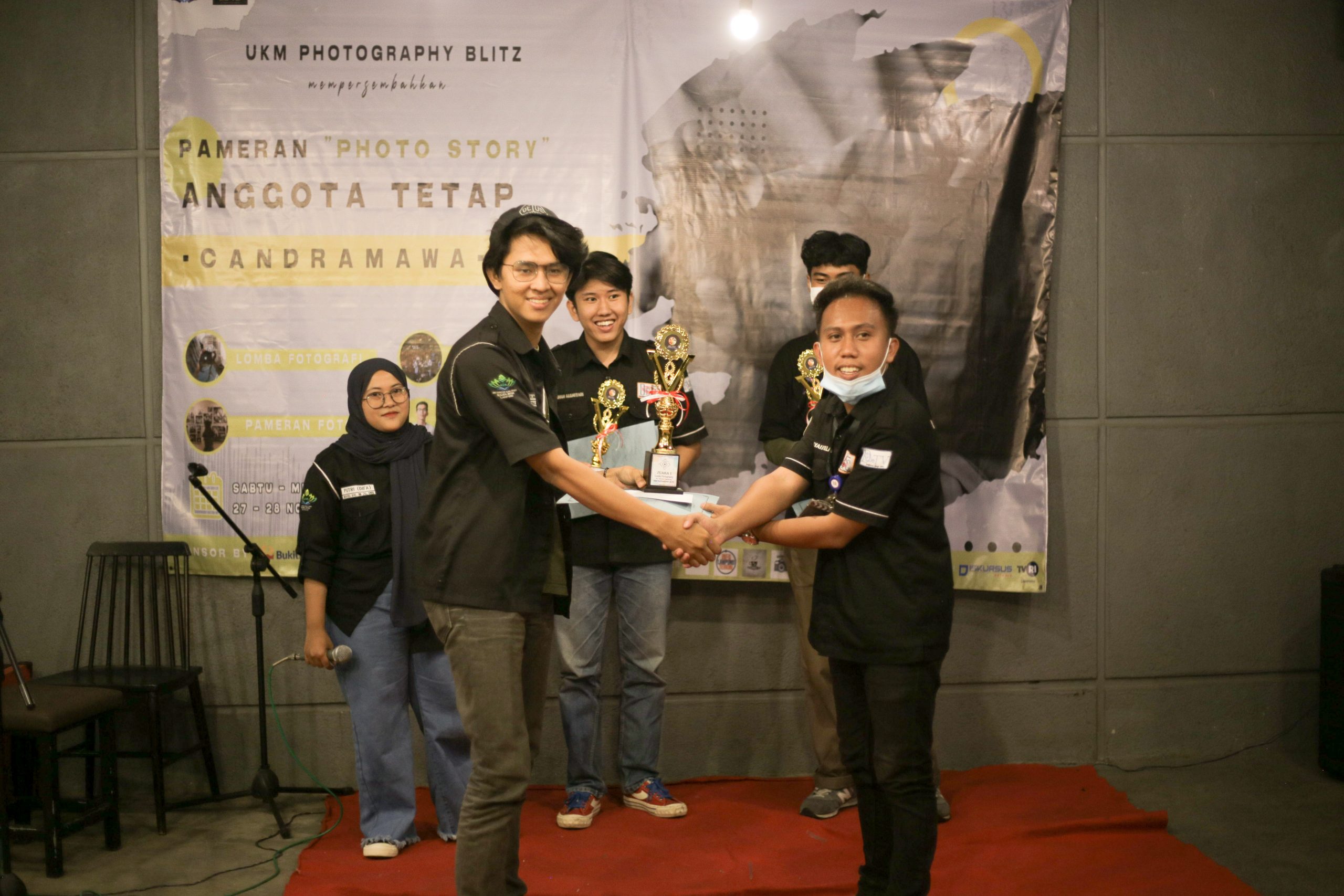 Tiga Mahasiswa IIB Darmajaya Borong Juara Lomba Fotografi se Bandarlampung Tiga Mahasiswa IIB Darmajaya Borong Juara Lomba Fotografi se Bandarlampung