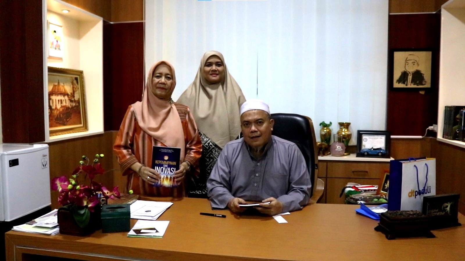 Tiga Dosen IIB Darmajaya Luncurkan Buku tentang Kepemimpinan dan Inovasi Tiga Dosen IIB Darmajaya Luncurkan Buku tentang Kepemimpinan dan Inovasi