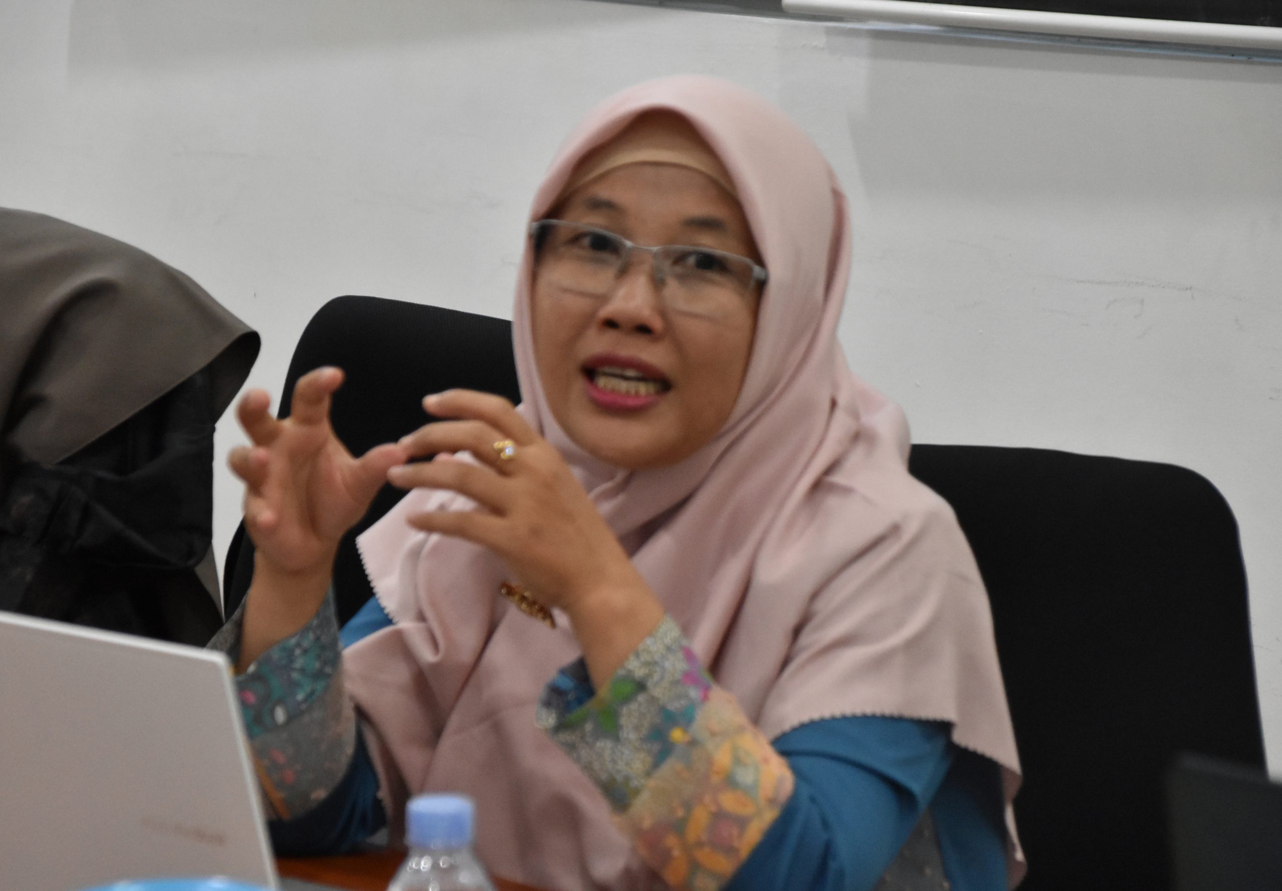 Mengenal Lebih Dekat, Dr. Sri Lestari, S.Kom., M.Cs. Kepala LP2M Darmajaya Mengenal Lebih Dekat, Dr. Sri Lestari, S.Kom., M.Cs. Kepala LP2M Darmajaya