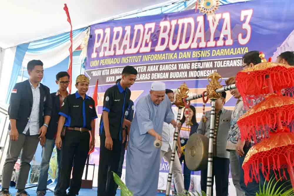 Parade Budaya UKM Permadu Darmajaya Lestarikan Budaya Parade Budaya UKM Permadu Darmajaya Lestarikan Budaya