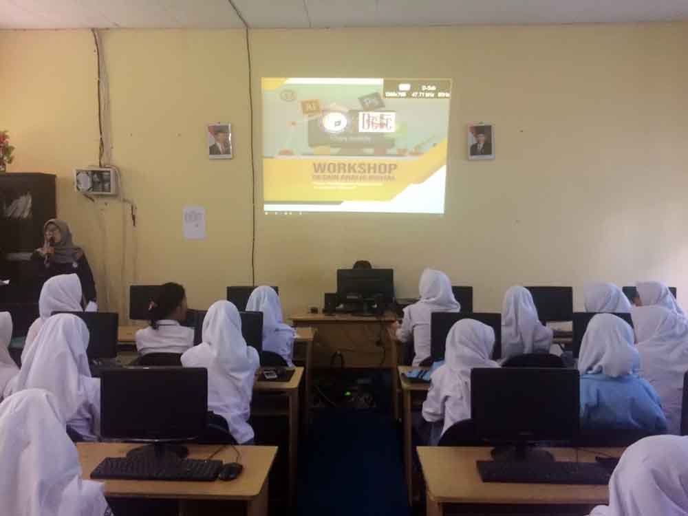 UKM DCFC IIB Darmajaya Isi Materi Workshop di SMAN 14 Bandar Lampung UKM DCFC IIB Darmajaya Isi Materi Workshop di SMAN 14 Bandar Lampung