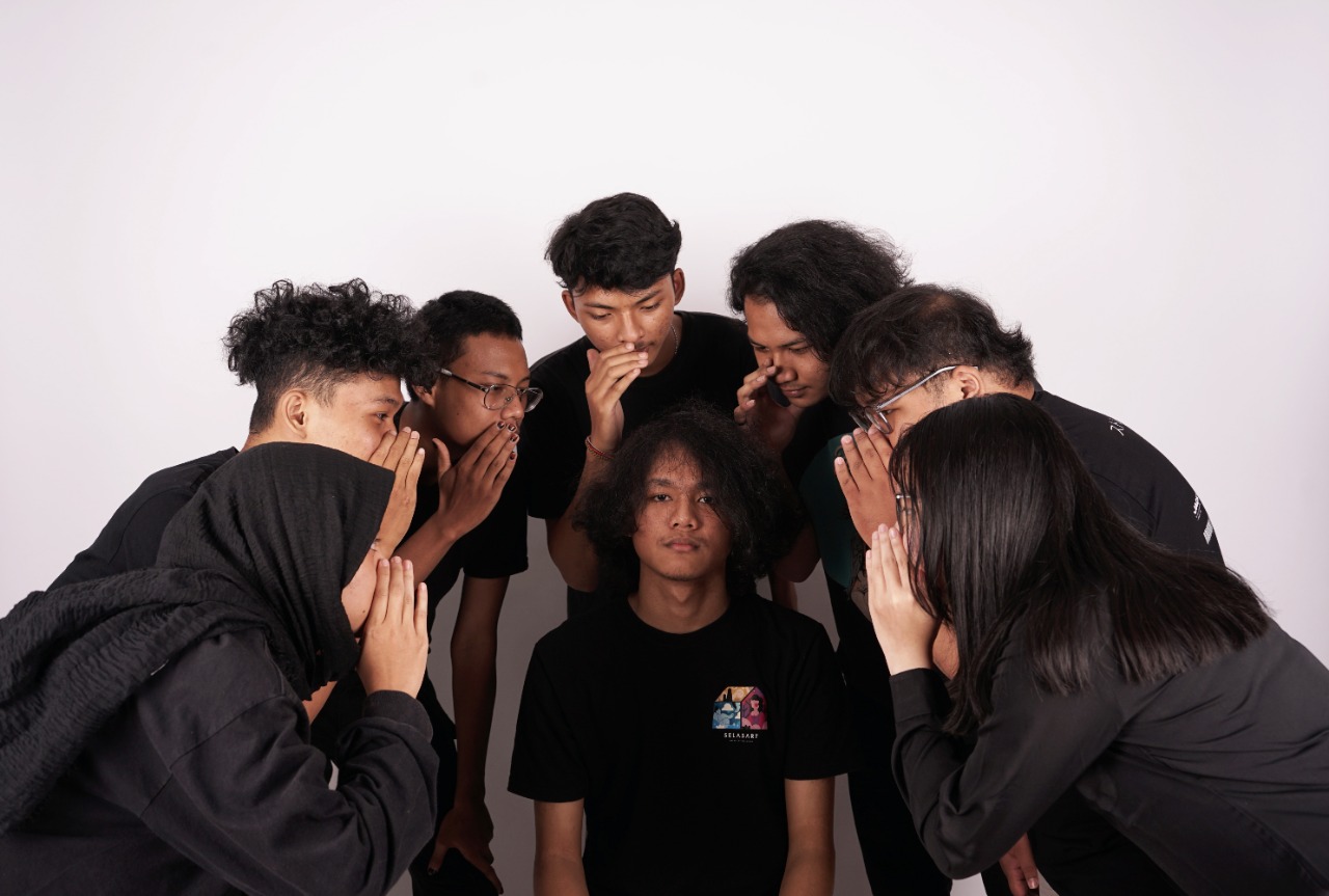 Karya Dosen DKV Kampus The Best ini Tembus Pameran Internasional bersama Seniman 8 Negara Karya Dosen DKV Kampus The Best ini Tembus Pameran Internasional bersama Seniman 8 Negara
