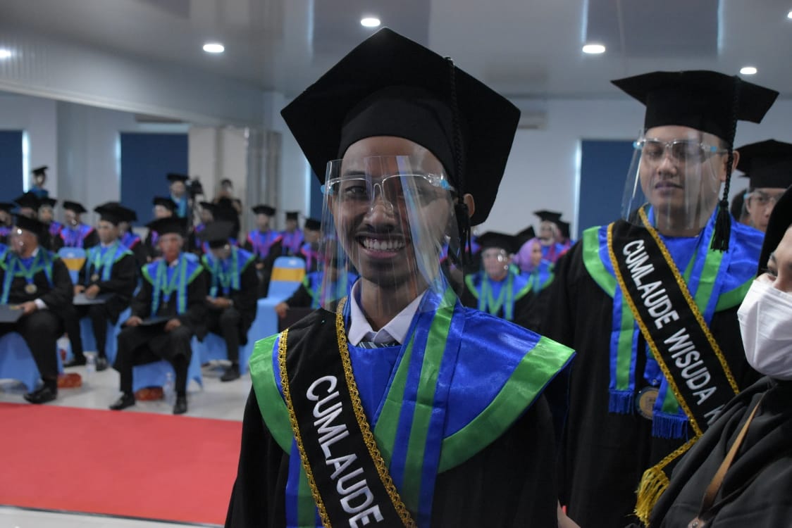 Peraih Beasiswa Bidik Misi ini Wisudawan Terbaik Fakultas di Kampus The Best Peraih Beasiswa Bidik Misi ini Wisudawan Terbaik Fakultas di Kampus The Best