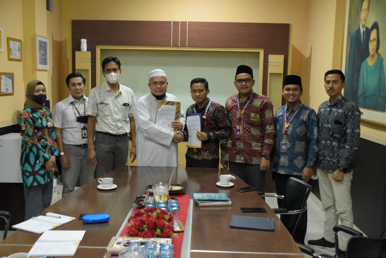Ponpes As-Sahil Lampung Timur Jalin Kerja Sama dengan IIB Darmajaya, Rektor Sambut Baik Ponpes As-Sahil Lampung Timur Jalin Kerja Sama dengan IIB Darmajaya, Rektor Sambut Baik
