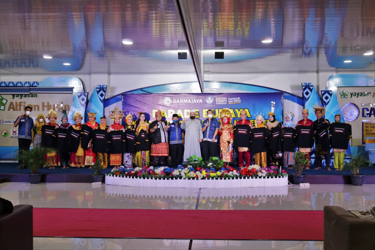 Wow… Kampus The Best ini Heboh dengan Parade Budaya Nusantara Wow… Kampus The Best ini Heboh dengan Parade Budaya Nusantara
