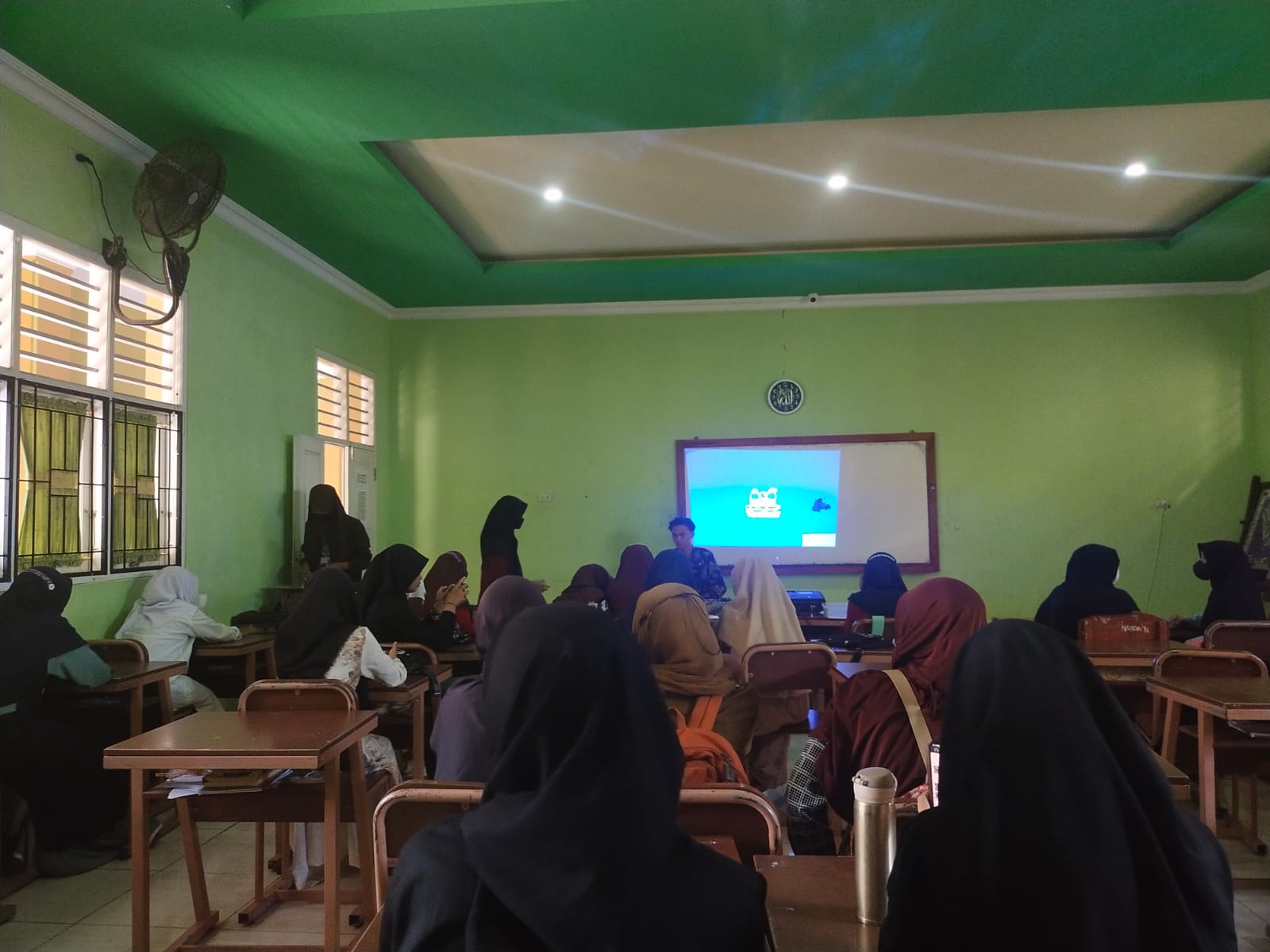 Mahasiswa Kampus ini Berbagi Ilmu kepada Pelajar SMA Al-Huda Lamsel Mahasiswa Kampus ini Berbagi Ilmu kepada Pelajar SMA Al-Huda Lamsel