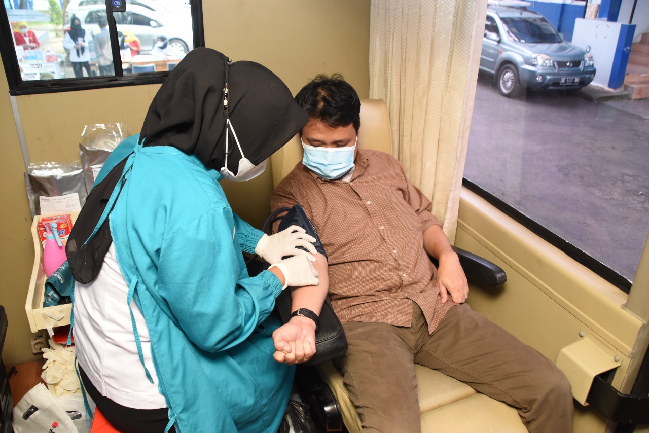 Peduli Sesama, UKM Kampus The Best di Indonesia ini Gelar Donor Darah Peduli Sesama, UKM Kampus The Best di Indonesia ini Gelar Donor Darah