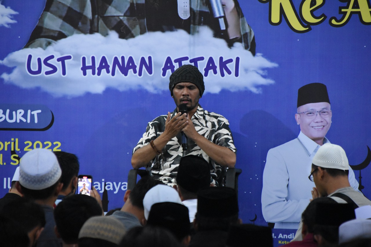 Konser Langit di Kampus The Best, Ustaz Gaul Ajak anak Muda Lampung Hijrah Konser Langit di Kampus The Best, Ustaz Gaul Ajak anak Muda Lampung Hijrah