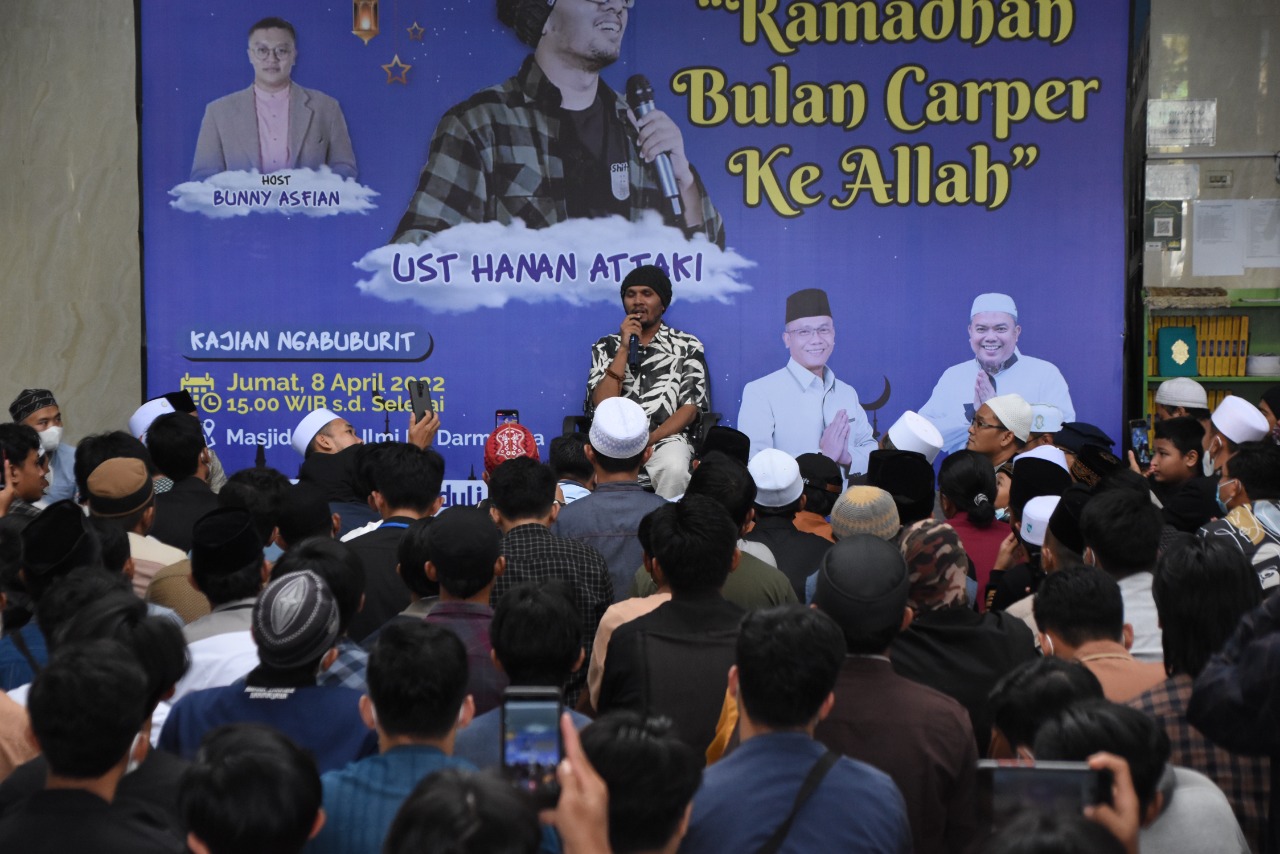 Konser langit di Kampus The Best, Hanan Attaki Ajak Kaum Muda Kuliah di IIB Darmajaya Konser langit di Kampus The Best, Hanan Attaki Ajak Kaum Muda Kuliah di IIB Darmajaya