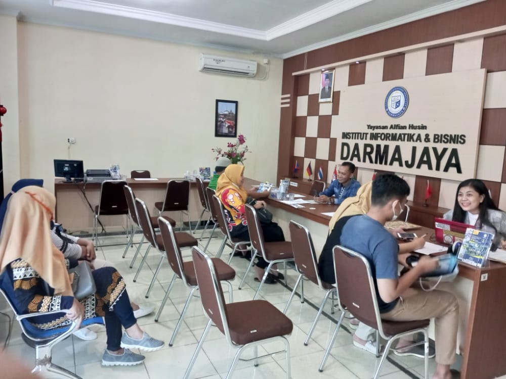 Pendaftar Meningkat, Calon Mahasiswa Kampus The Best Bahagia Dapat Kado HUT DJ Pendaftar Meningkat, Calon Mahasiswa Kampus The Best Bahagia Dapat Kado HUT DJ