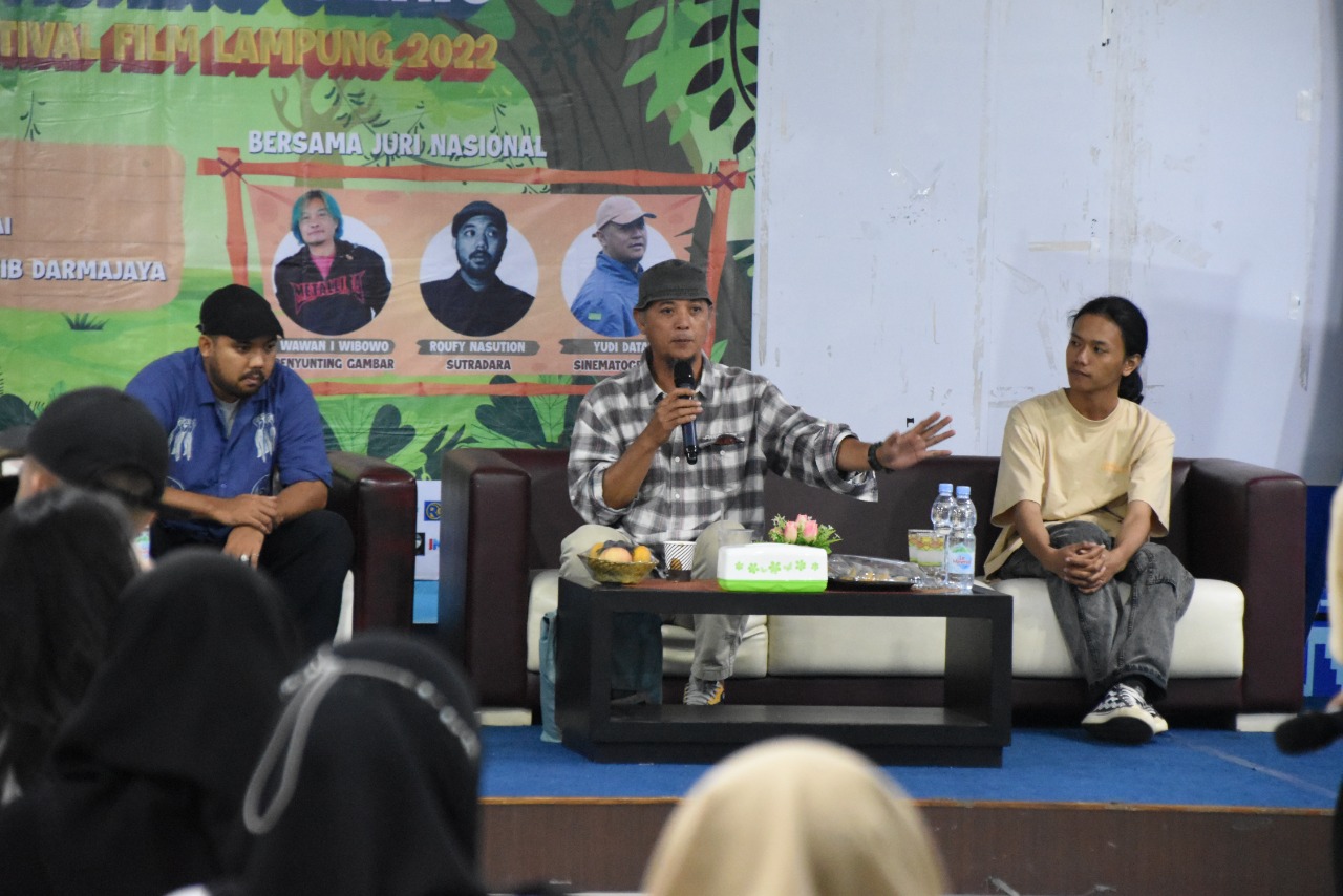 Tiga Juri Nasional FFL 2022, Bagikan Ilmu Perfilman di Kampus The Best Darmajaya Tiga Juri Nasional FFL 2022, Bagikan Ilmu Perfilman di Kampus The Best Darmajaya