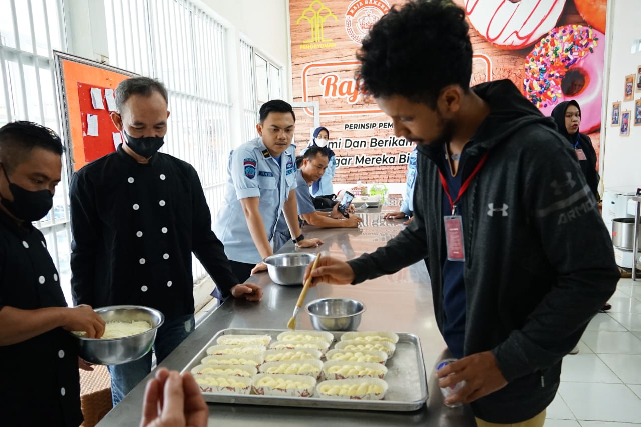 Lihat Aktivitas Warga Binaan Lapas Kelas I Bandarlampung, Ini Komentar Mahasiswa Asing IIB Darmajaya Lihat Aktivitas Warga Binaan Lapas Kelas I Bandarlampung, Ini Komentar Mahasiswa Asing IIB Darmajaya